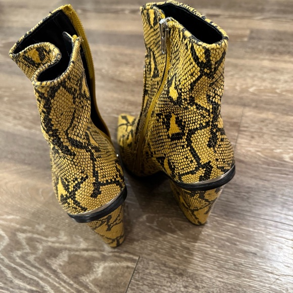 Steve Madden Rarely Yellow Snakeskin Pattern Ankle Booties - Picture 4 of 8